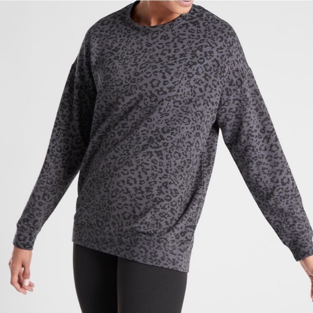 Athleta Pure Luxe Leopard long sleeve Printed Sweatshirt Top Spring Night